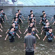 青少年素质拓展教练